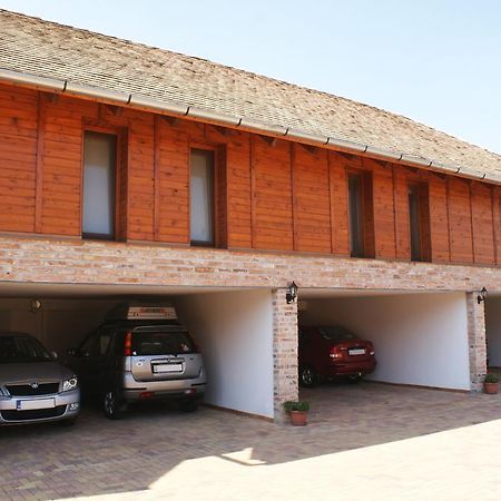 Vararok Apartman Дьюла Екстер'єр фото