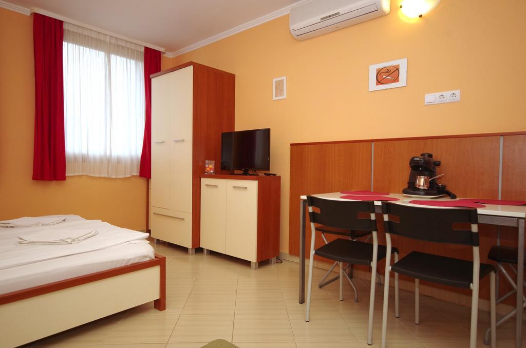 Vararok Apartman Дьюла Екстер'єр фото