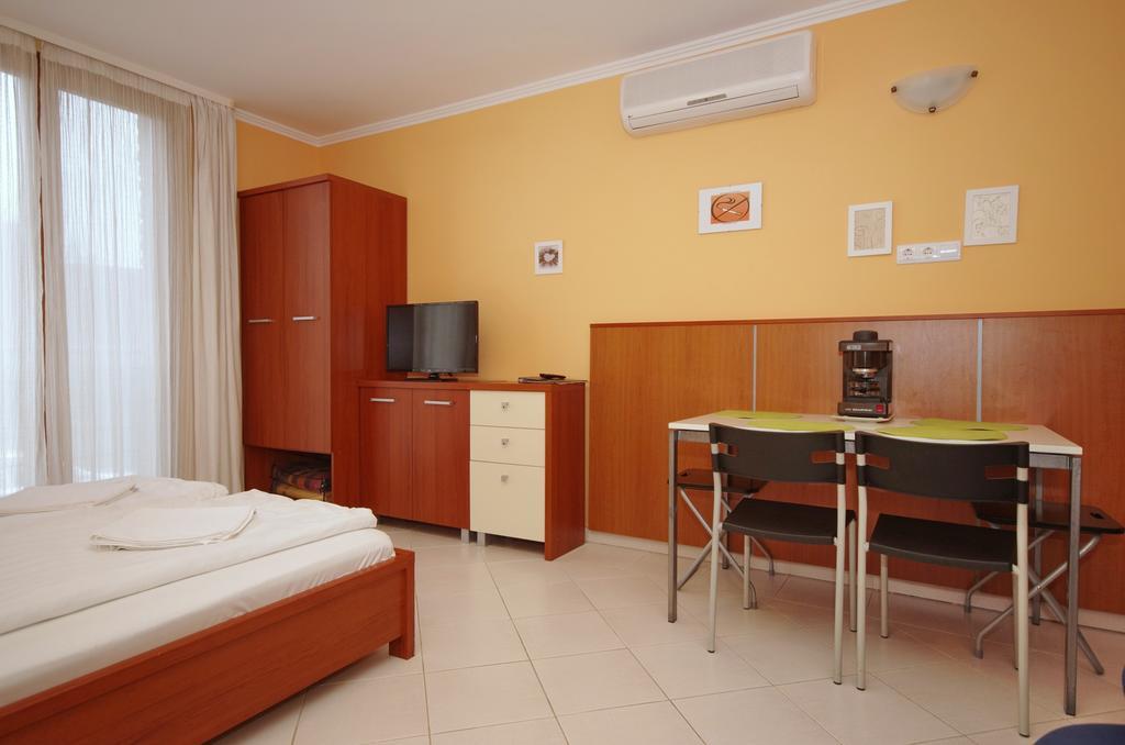 Vararok Apartman Дьюла Екстер'єр фото