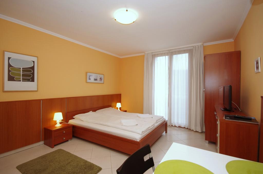 Vararok Apartman Дьюла Екстер'єр фото