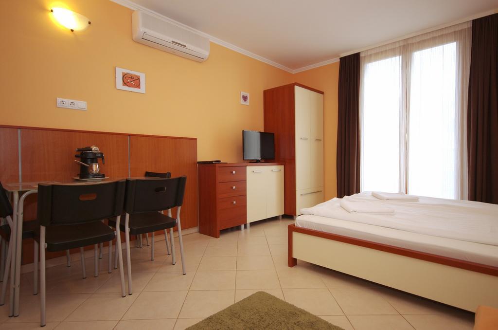 Vararok Apartman Дьюла Екстер'єр фото
