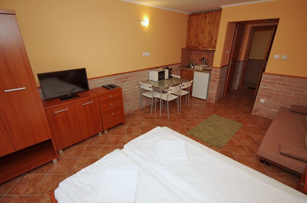 Vararok Apartman Дьюла Екстер'єр фото