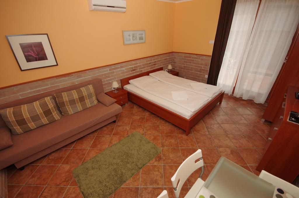 Vararok Apartman Дьюла Екстер'єр фото