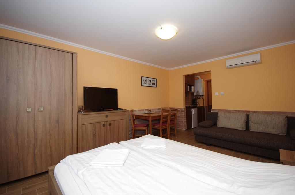 Vararok Apartman Дьюла Екстер'єр фото