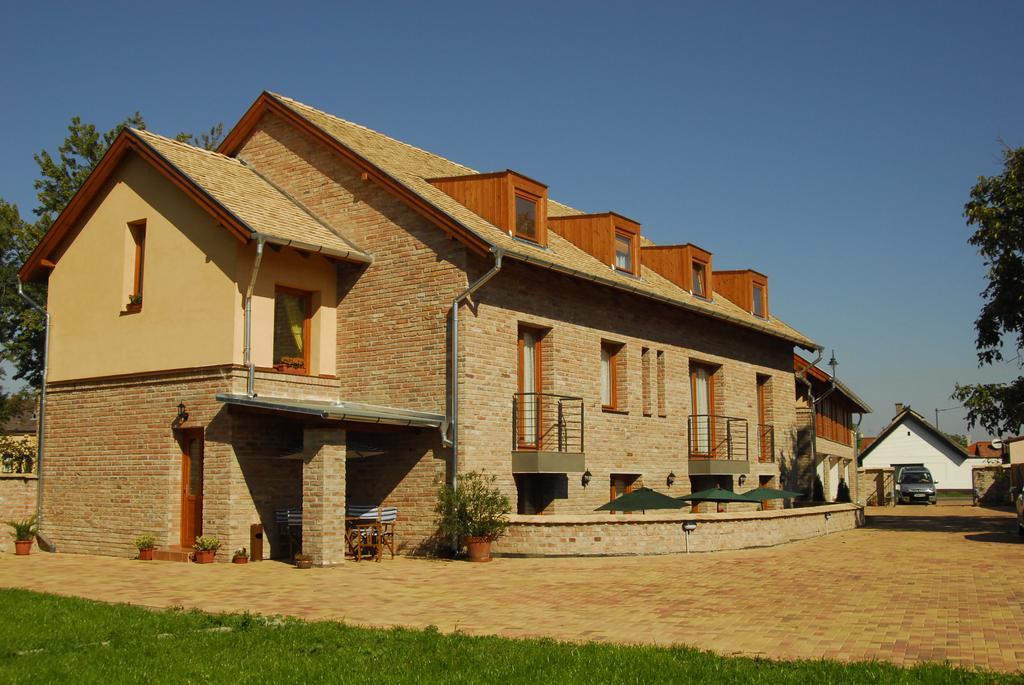 Vararok Apartman Дьюла Екстер'єр фото
