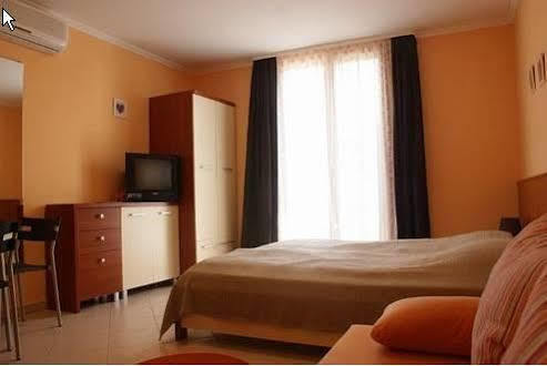 Vararok Apartman Дьюла Екстер'єр фото